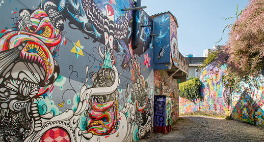 Beco do Batman (Batman Alley) célèbre ruelle dans le quartier de Vila Madalena avec des graffitis peints sur les murs. Sao Paulo, Brésil