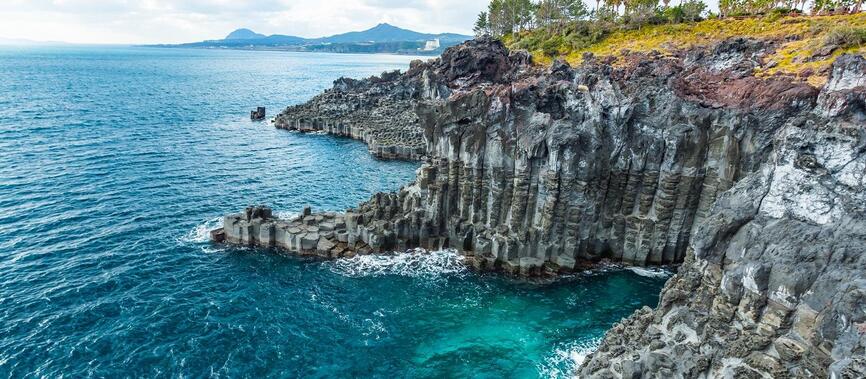Côte de Jungmun Daepo Jusangjeolli falaise à  l'île de Jeju, Corée du Sud
