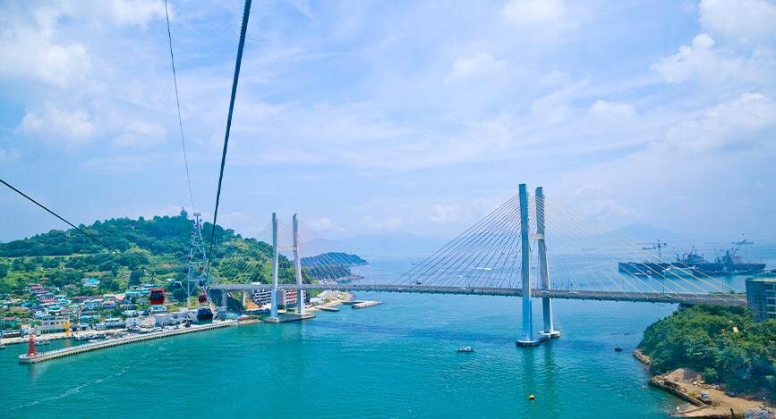 Yeosu téléphérique reliant Dolsan île et le continent sur l’océan, en Corée du Sud