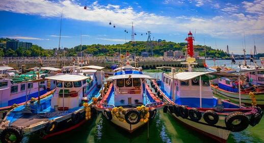 Port de Yeosu, à côté de l'île d'Odongdo en Corée du Sud