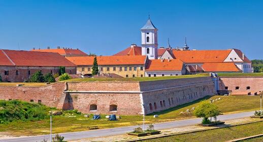 Vieille ville de Tvrdja et  fleuve de Drava , Osijek, Croatie.