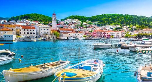 Vue de Pucisca Brac, Croatie.