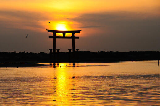 Torii de Bentenjima sur le Lac de Hamana à Hamamatsu