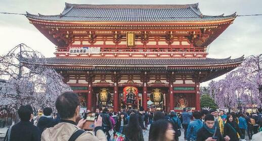 Le temple Senso-Ji dans le quartier d'Asakusa