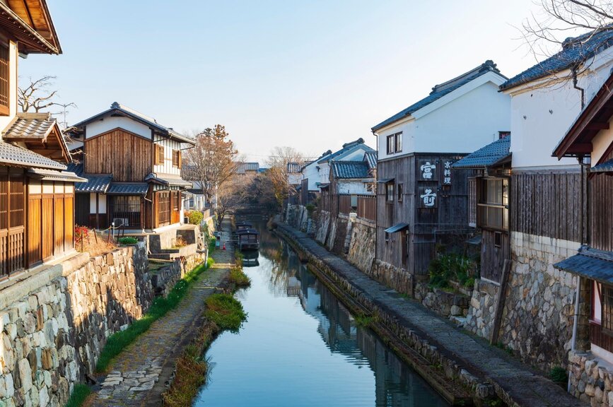 Tour en barque dans le canal de Hachiman-bori.