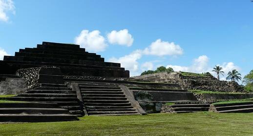 La Route Archéologique - El Tazumal, El Salvador.