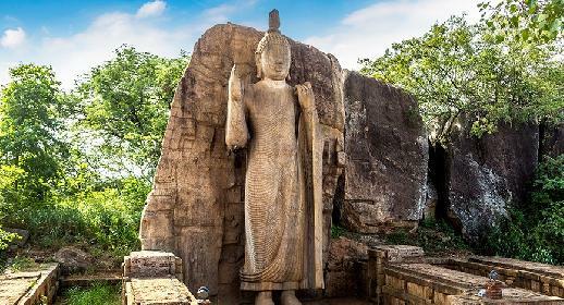 Statue de Bouddha Aukana à Anuradhapura